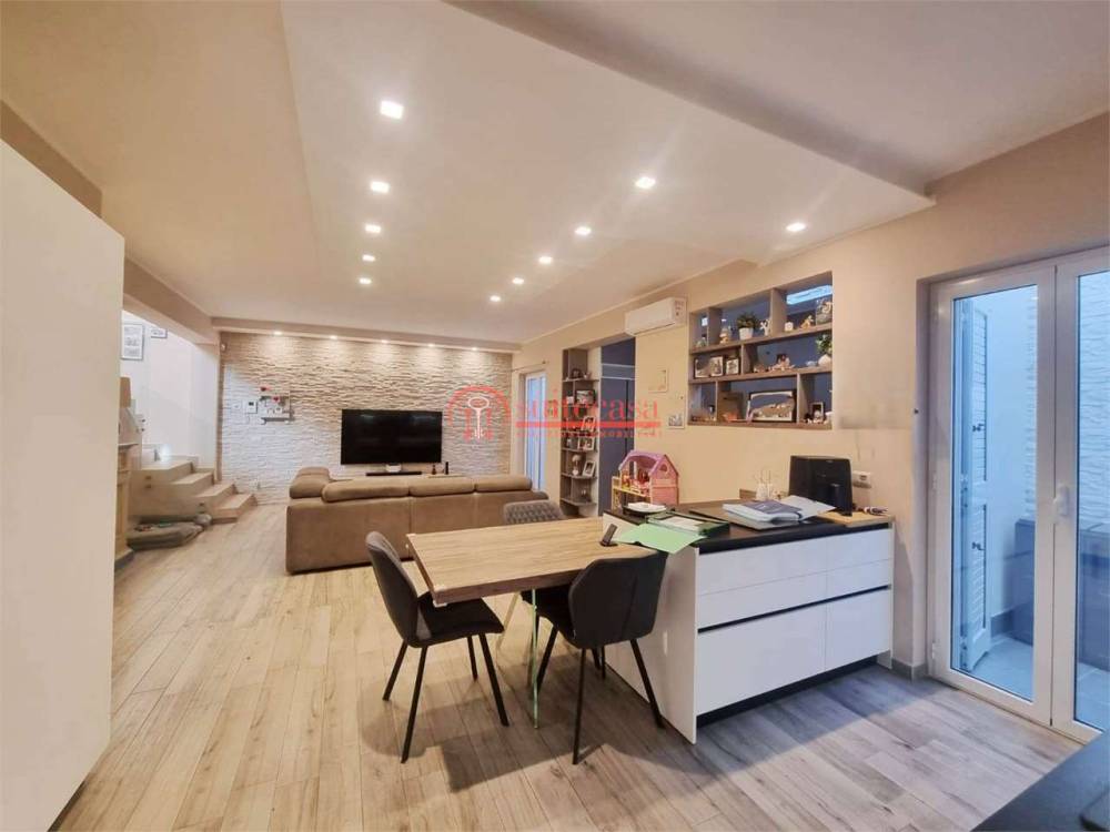 casa indipendente in vendita a Trani in zona Borgo Ottocentesco