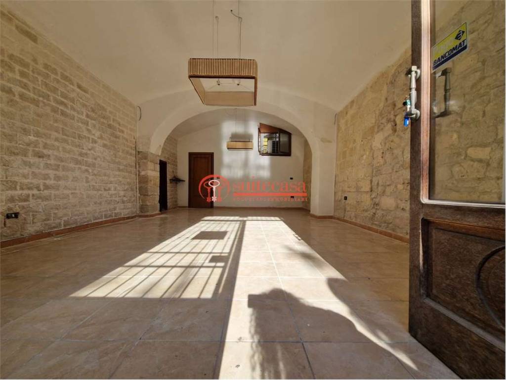negozio in vendita a Trani in zona Borgo Medievale