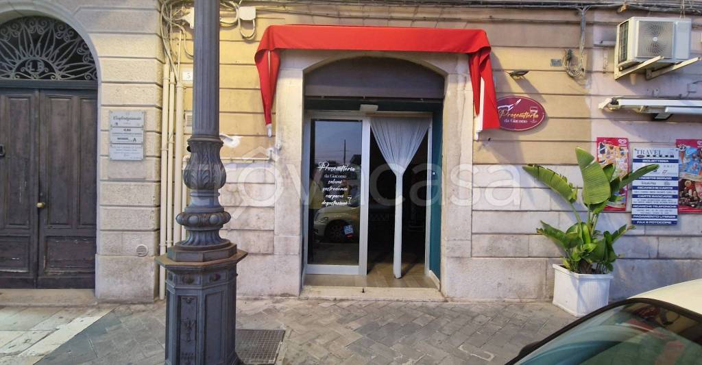 negozio in vendita a Trani in zona Borgo Ottocentesco