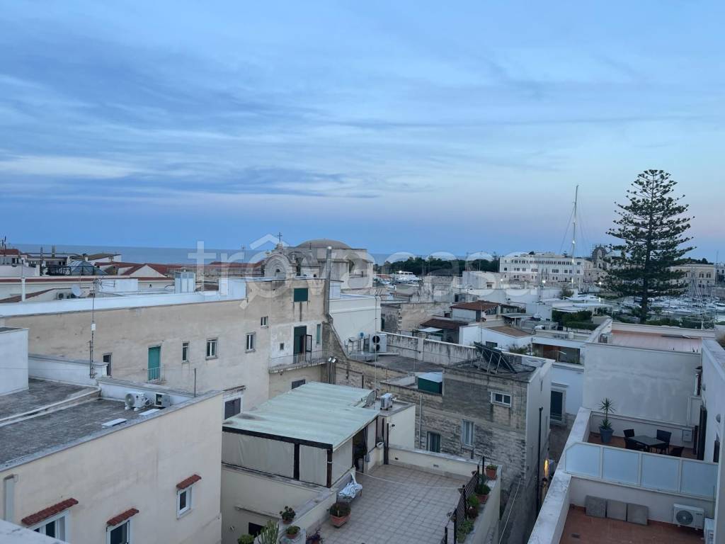 appartamento in vendita a Trani in zona Borgo Medievale
