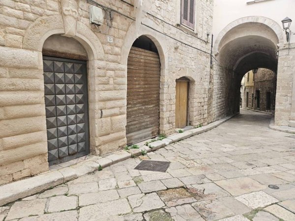 negozio in vendita a Trani in zona Borgo Medievale