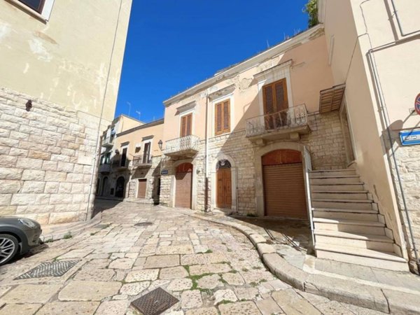 intera palazzina in vendita a Trani in zona Borgo Medievale