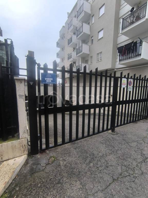 locale di sgombero in vendita a Trani