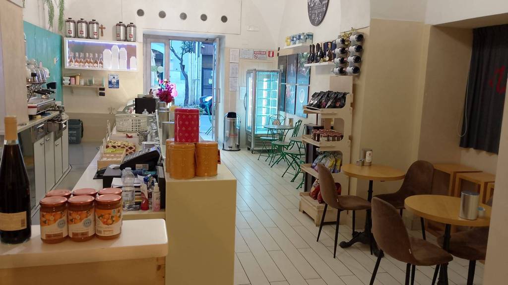 negozio in vendita a Trani in zona Borgo Ottocentesco