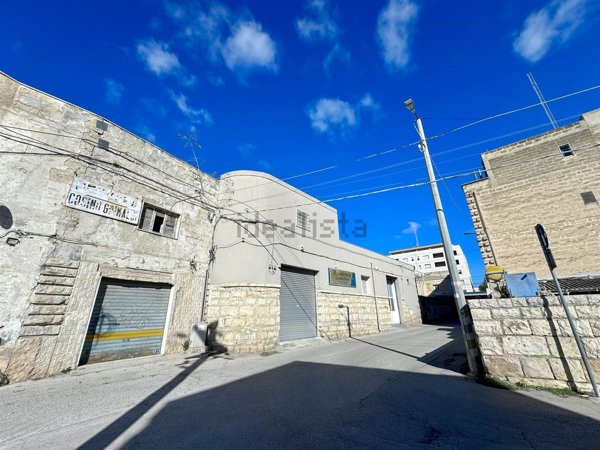 intera palazzina in vendita a Trani