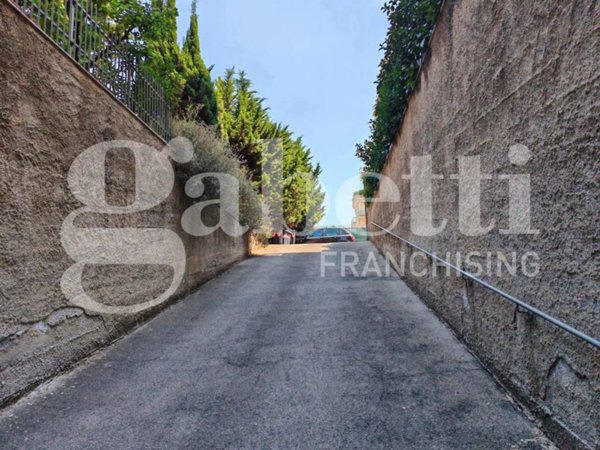 locale commerciale in vendita a Trani