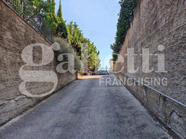 locale commerciale in vendita a Trani