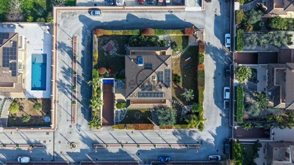 casa indipendente in vendita a Trani in zona Capirro