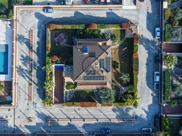 casa indipendente in vendita a Trani in zona Capirro