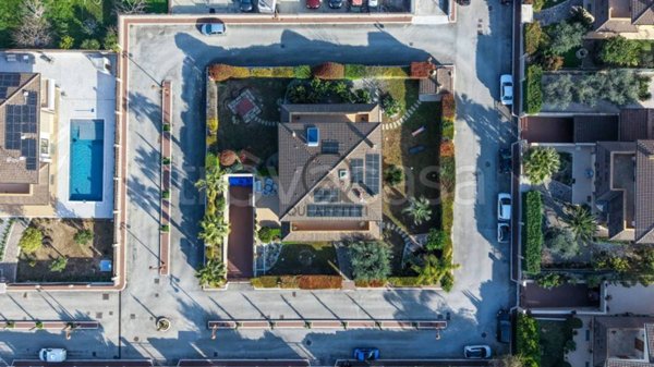 casa indipendente in vendita a Trani in zona Capirro