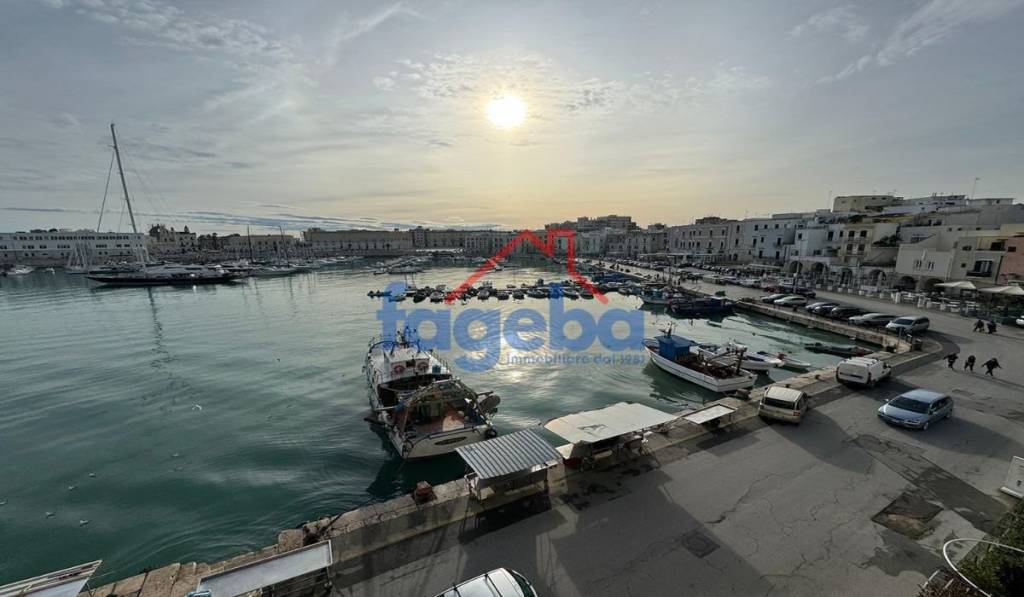 negozio in vendita a Trani in zona Borgo Medievale