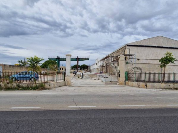 locale commerciale in vendita a Trani