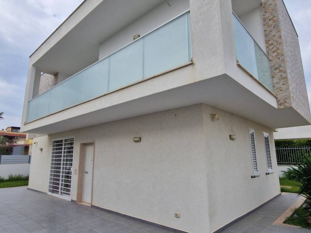 casa indipendente in vendita a Trani in zona Borgo Medievale