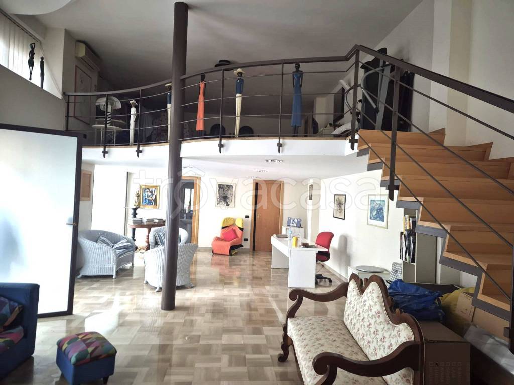 negozio in vendita a Trani