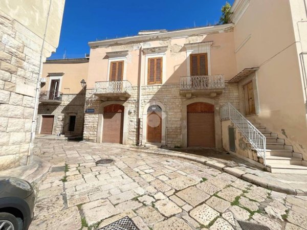 intera palazzina in vendita a Trani in zona Borgo Medievale