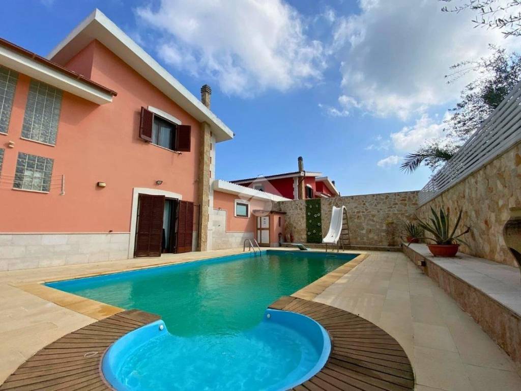 appartamento in vendita a Trani in zona Capirro