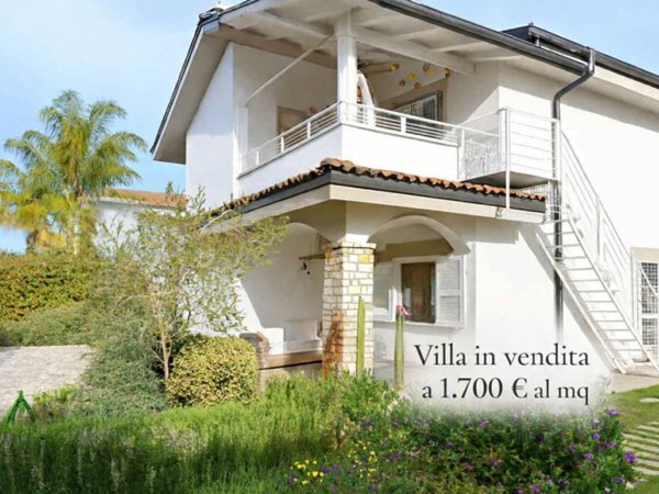 casa indipendente in vendita a Trani in zona Capirro