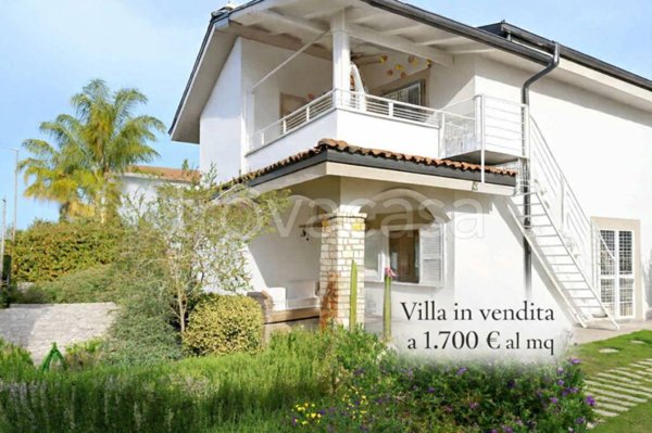 casa indipendente in vendita a Trani in zona Capirro