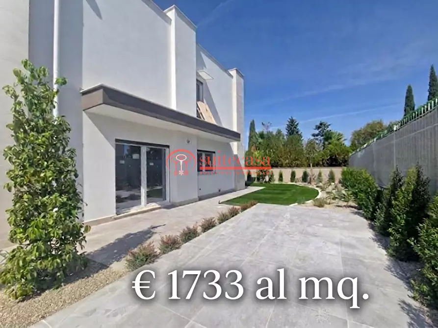 casa indipendente in vendita a Trani in zona Capirro