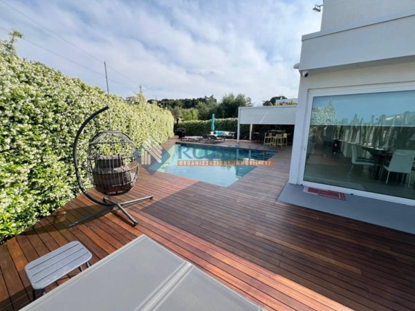 casa indipendente in vendita a Trani in zona Capirro