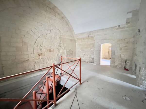 locale commerciale in vendita a Trani in zona Borgo Medievale