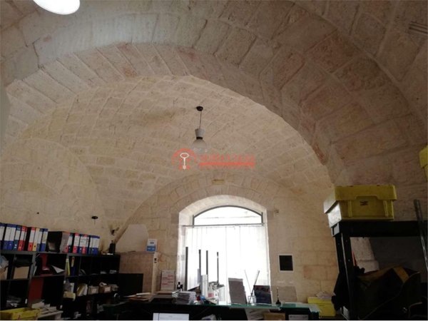 negozio in vendita a Trani in zona Borgo Medievale
