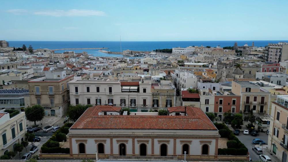 casa indipendente in vendita a Trani in zona Borgo Ottocentesco