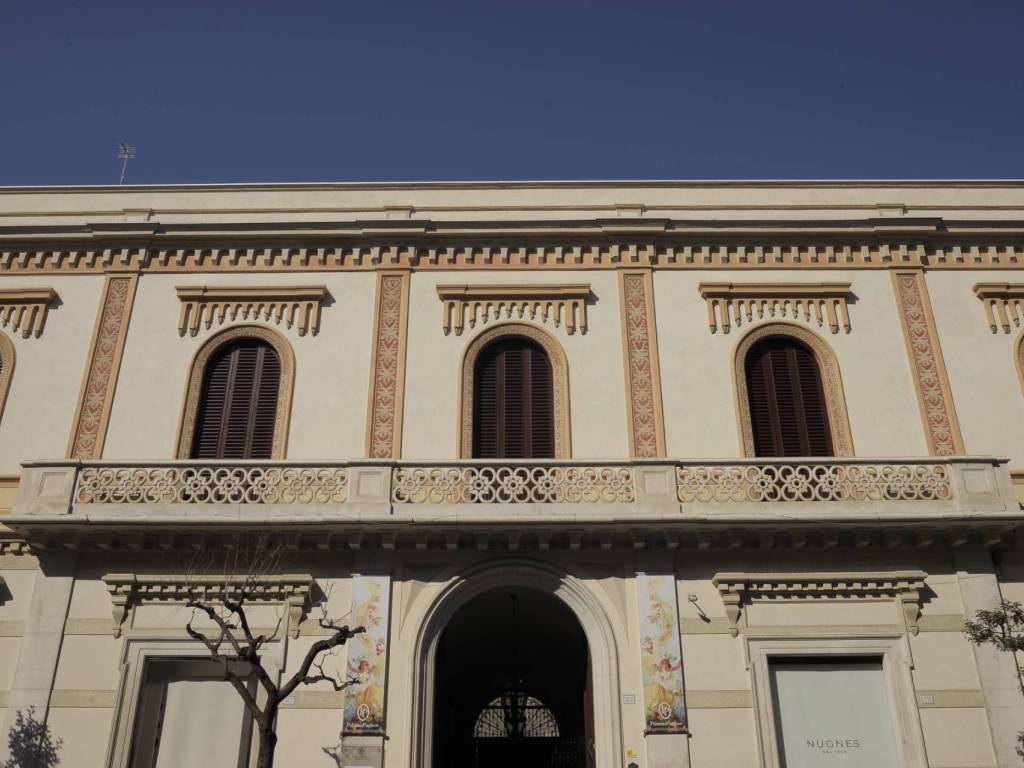 intera palazzina in vendita a Trani in zona Borgo Ottocentesco