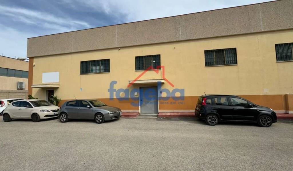 locale commerciale in vendita a Trani