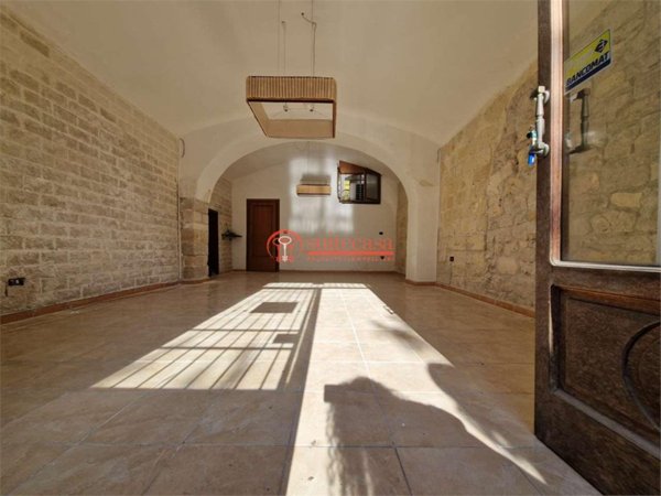 appartamento in vendita a Trani in zona Borgo Medievale
