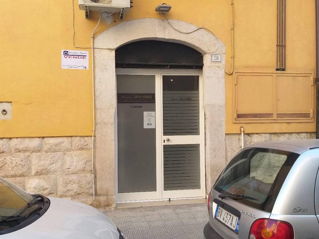negozio in vendita a Trani