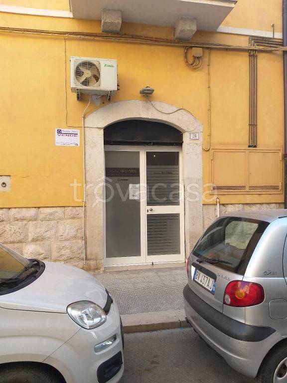 negozio in vendita a Trani in zona Borgo Ottocentesco