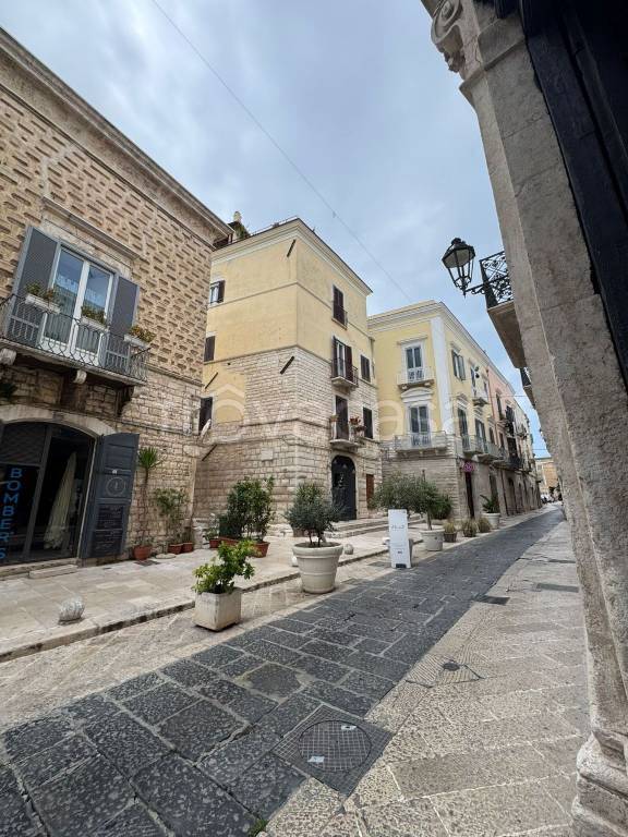 negozio in vendita a Trani in zona Borgo Medievale