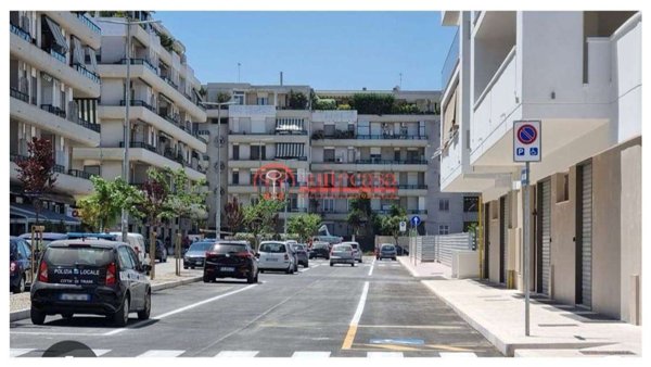 locale commerciale in vendita a Trani