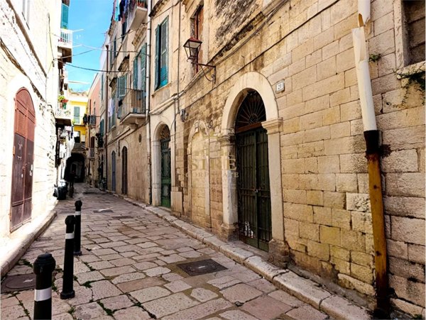 locale di sgombero in vendita a Trani in zona Borgo Medievale