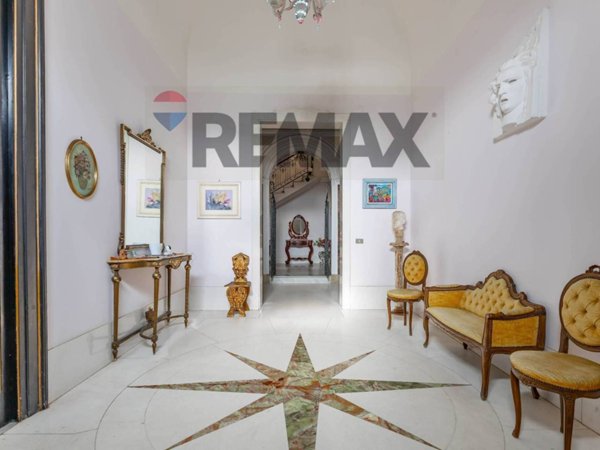 casa indipendente in vendita a Trani in zona Borgo Ottocentesco