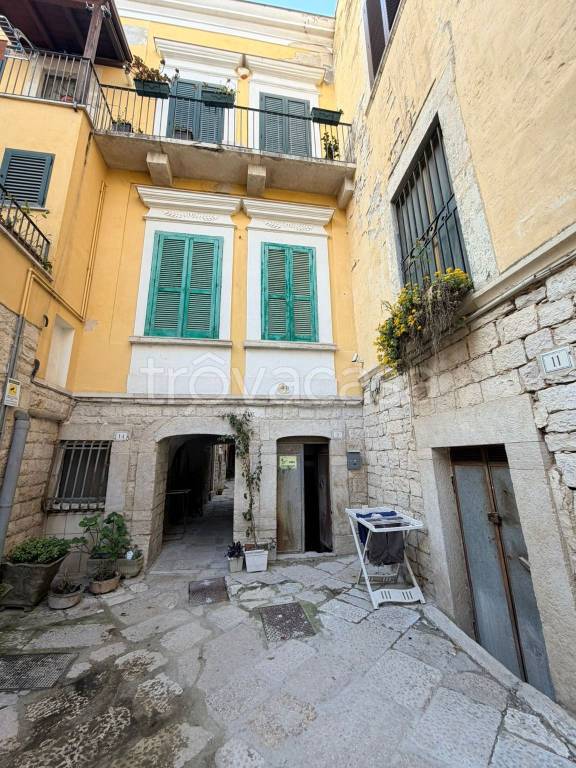 locale commerciale in vendita a Trani in zona Borgo Medievale