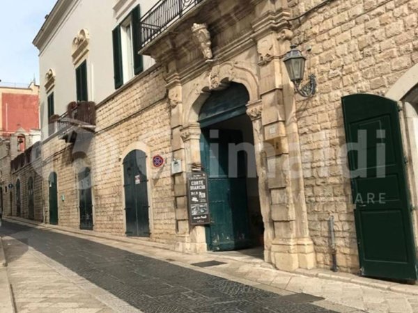 intera palazzina in vendita a Trani in zona Borgo Medievale