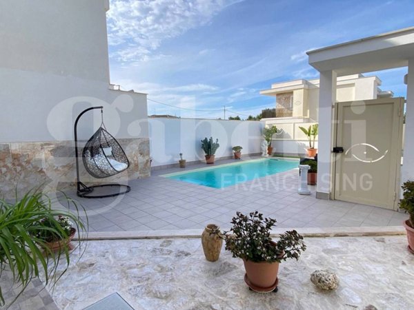 casa indipendente in vendita a Trani