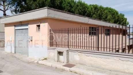negozio in vendita a Trani