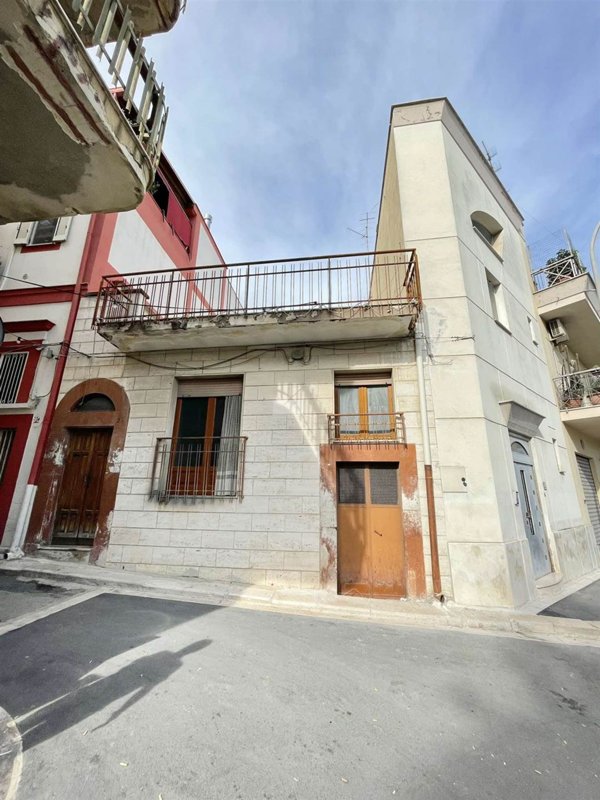 casa indipendente in vendita a Trani in zona Borgo Ottocentesco
