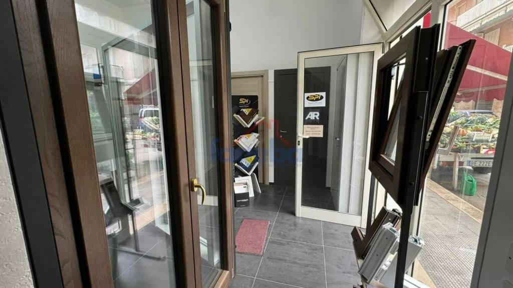 negozio in vendita a Trani