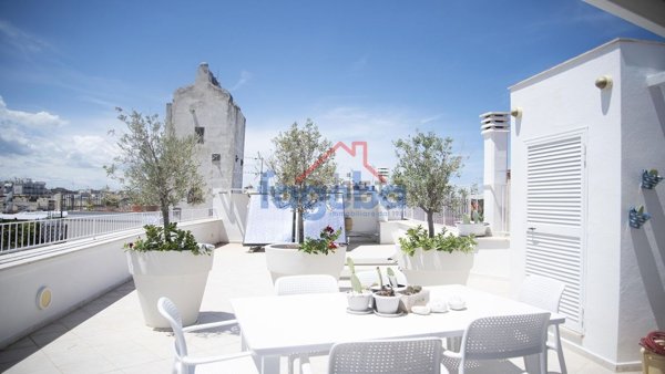 casa indipendente in vendita a Trani in zona Borgo Medievale