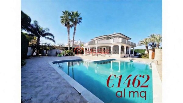 casa indipendente in vendita a Trani in zona Borgo Medievale