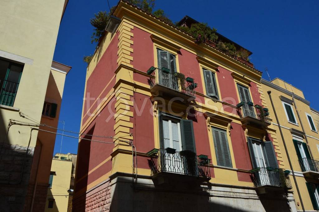casa indipendente in vendita a Trani in zona Borgo Ottocentesco
