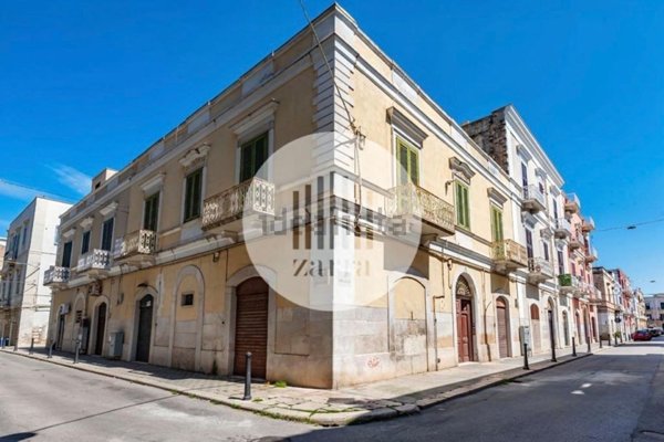 intera palazzina in vendita a Trani in zona Borgo Ottocentesco
