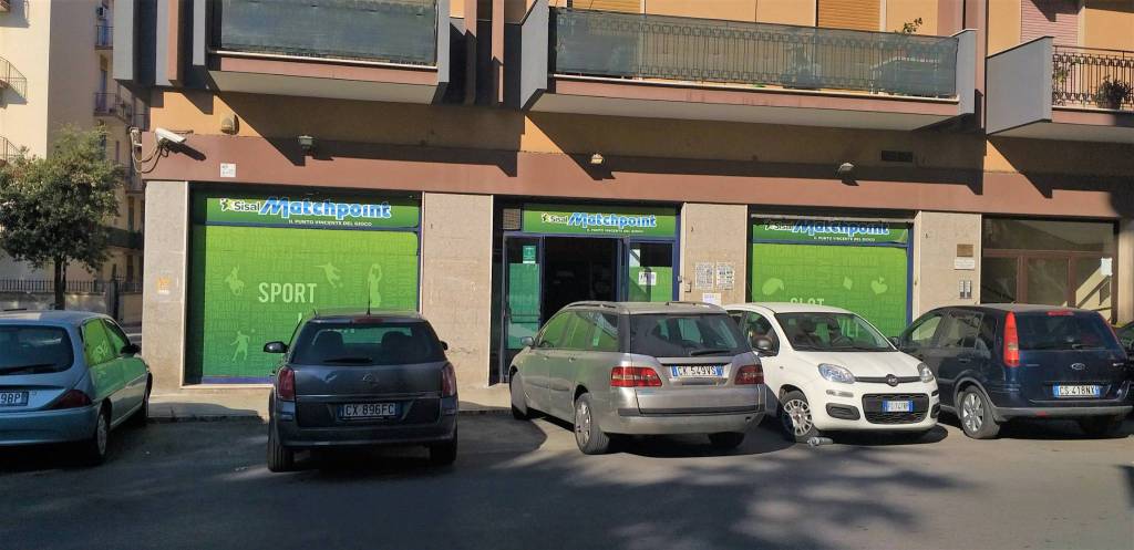 negozio in vendita a Trani