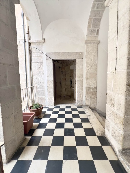 appartamento in vendita a Trani in zona Borgo Ottocentesco