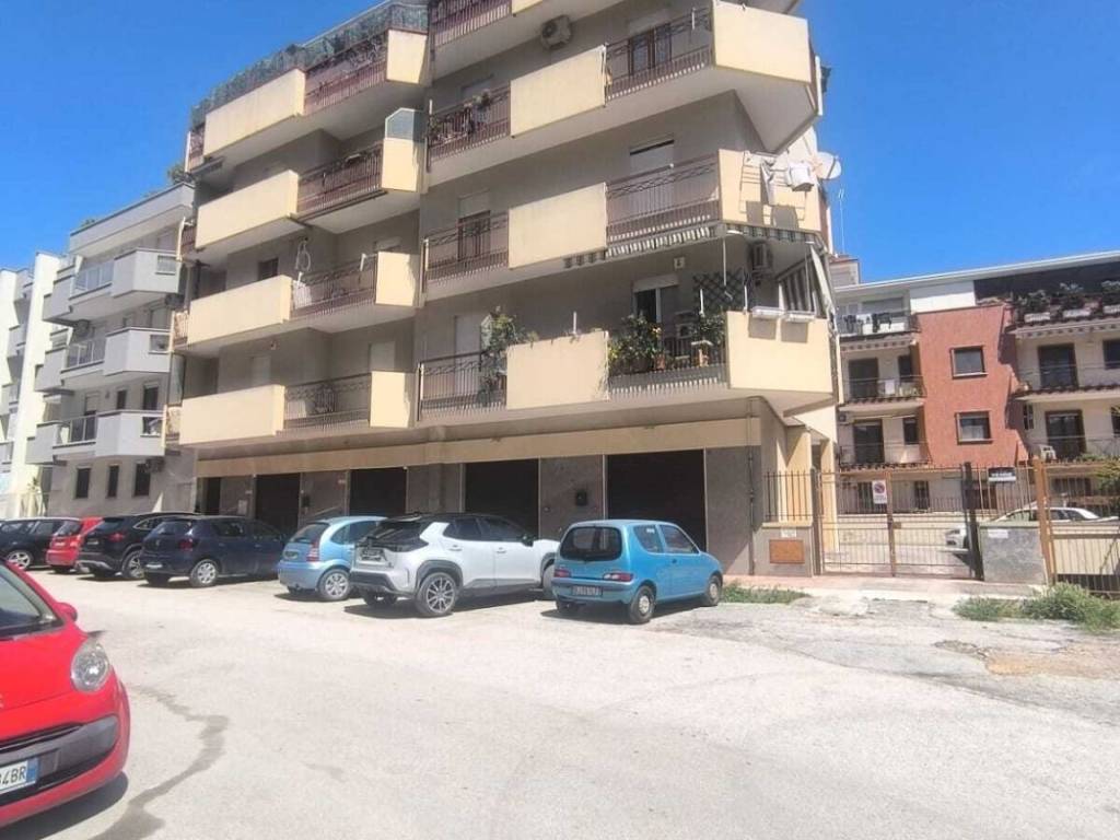negozio in vendita a Trani