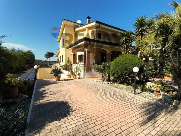 casa indipendente in vendita a Trani in zona Villa Dragonetti